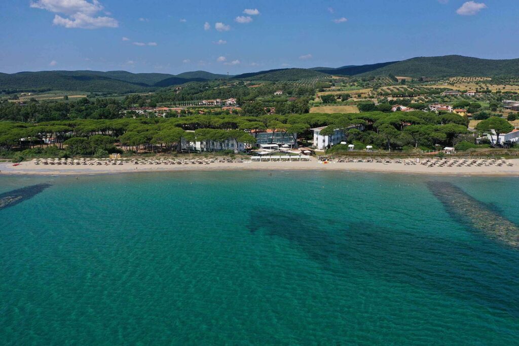 24-Mare-e-Resort Panoramica sul mare e sulla spiaggia privata del The Sense Experience Resort in Toscana