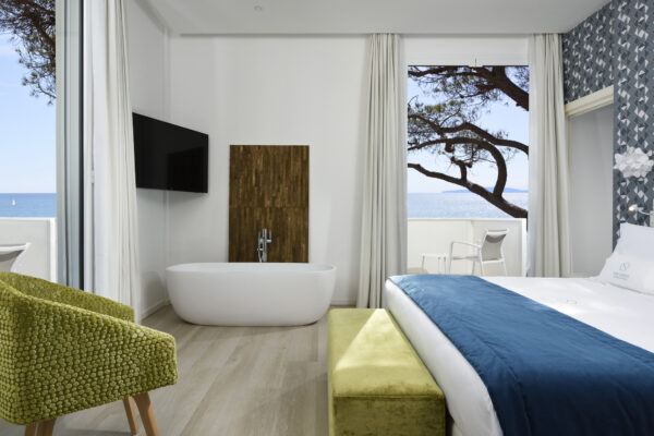 One Bedroom Suite sea view